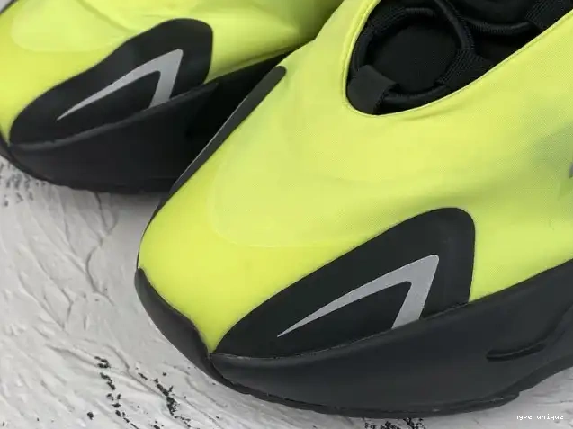 hype MNVN Adidas FY3727 Boost 700 Yeezy Phosphor 0613
